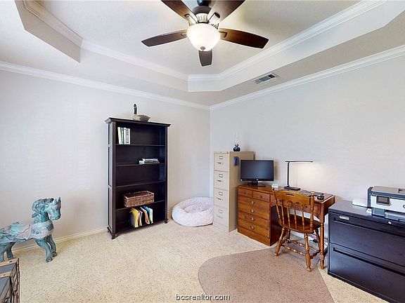 4th image of 709 Dover Dr