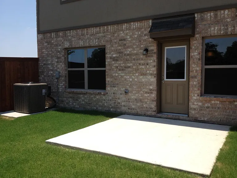 425 Metropolitan Dr — Photo 18