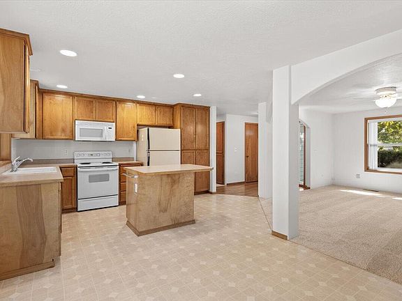 4th image of 1672 Alexis Way