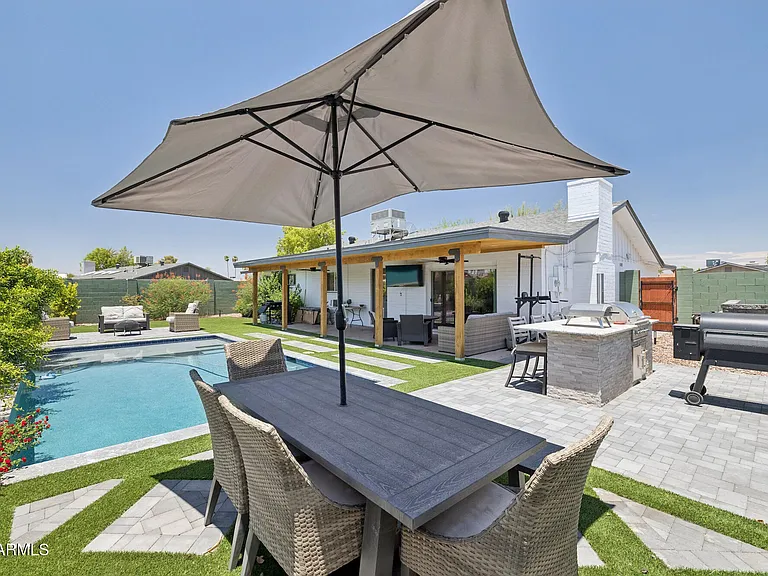 1971 E Del Rio Dr — Photo 17