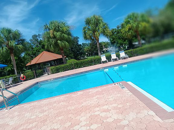 2nd image of 750 Avenida Estancia #A