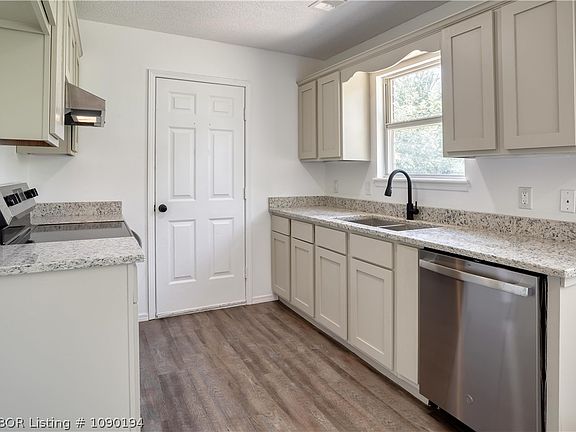 3rd image of 1915 Whippoorwill Dr