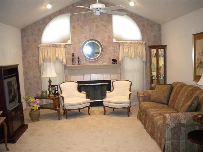 2nd image of 3875 Oakbrook Ln