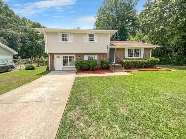 2705 Heritage Ln, Morrow, GA 30260