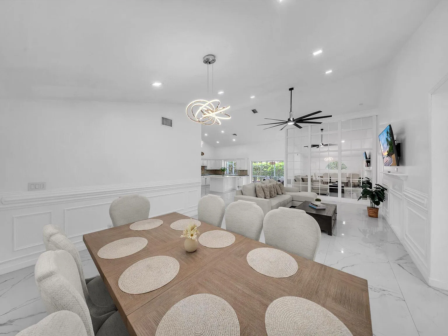 3 bed, 2.0 bath, 2068 sqft, $4,900 — Photo 4