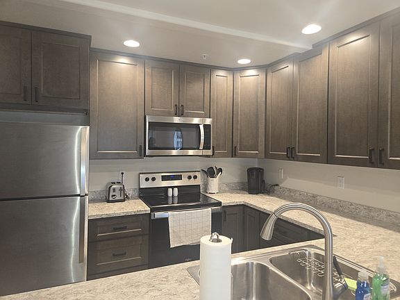 2nd image of 205 10th Ave W #D