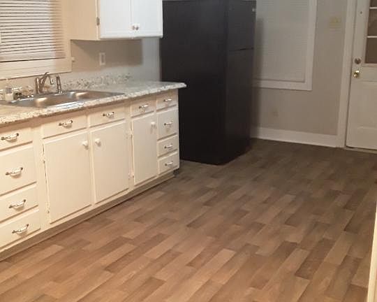 5th image of 305 W Caroline St