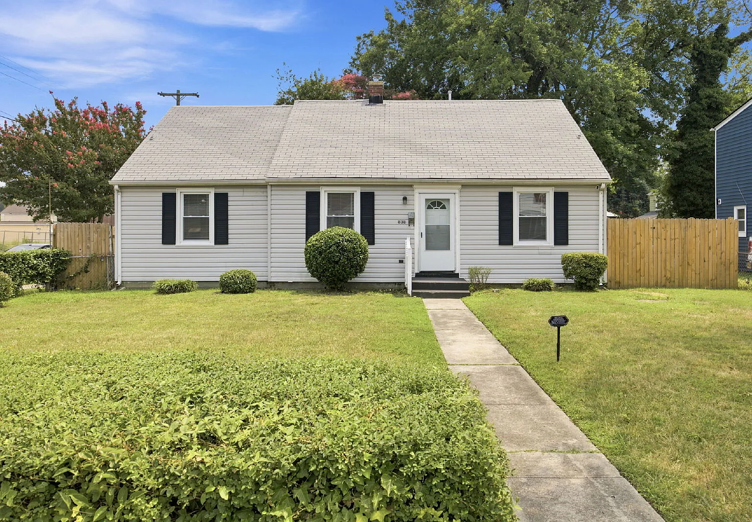 3 bed, 1.0 bath, 1109 sqft, $1,900 — Photo 4