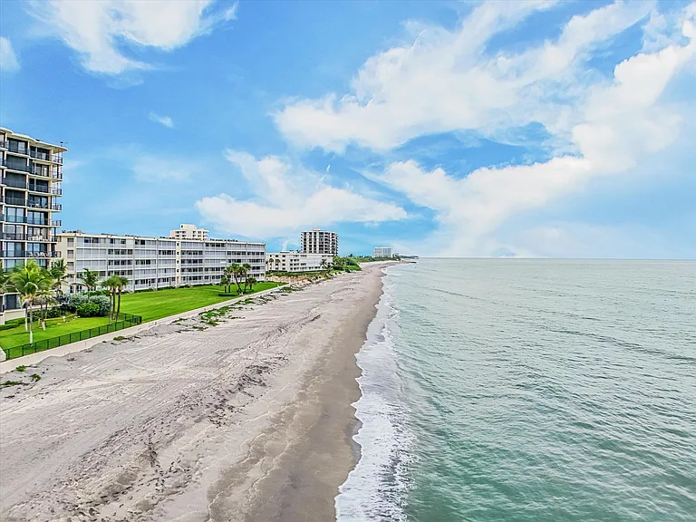225 Beach Rd #205 — Photo 40