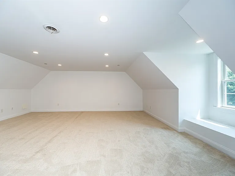 7 Dewey St #2 — Photo 15