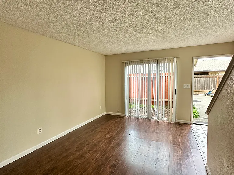 5101 Glide Dr #1 — Photo 5