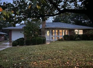 938 Briarwood Ln, Saint Louis, MO 63130