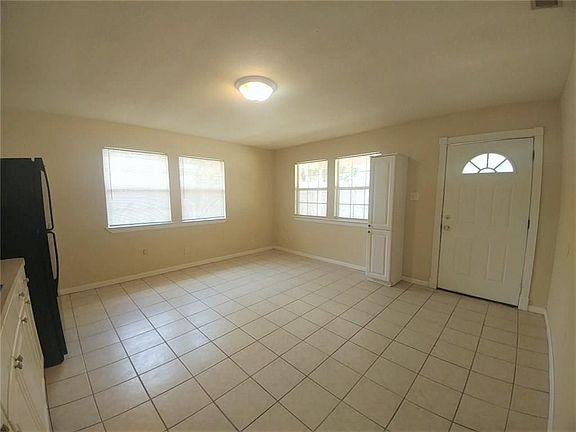 5th image of 2609 Moore Ave