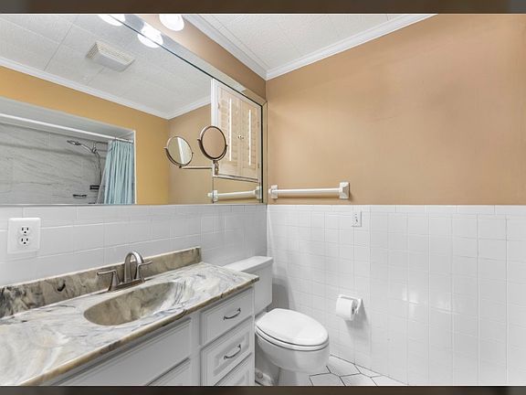 3rd image of 8000 Lagos De Campo Blvd APT 307A