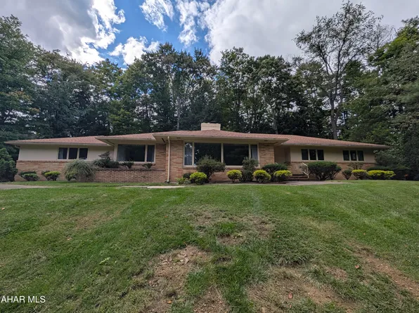 312 Ruskin Dr, Altoona, PA 16602