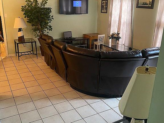 4th image of 303 Chiquita Ct