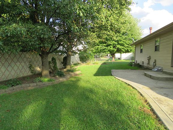 2nd image of 1850-1852 Hillandale Ave