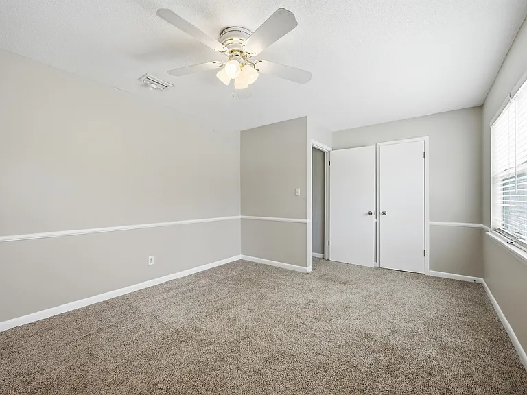1906 Elaine Ave — Photo 20