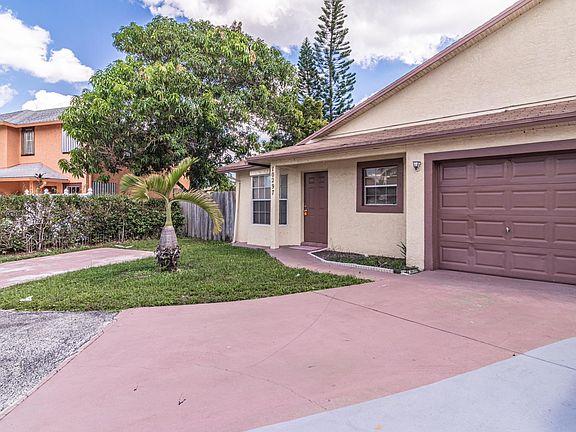 2nd image of 10297 Boynton Place Cir