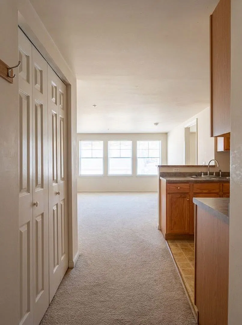1 Bed 1 Bath Close To Downtown Freeport — Photo 2