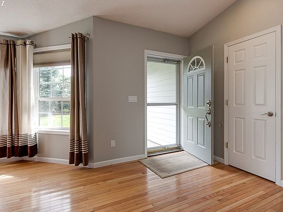 5th image of 5504 NE 55th St
