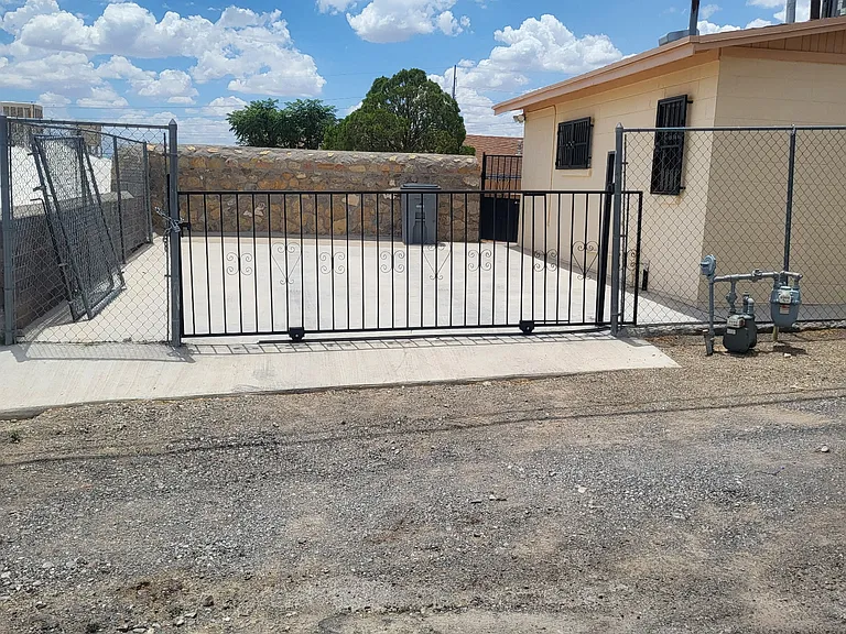2611 Mobile Ave #B — Photo 1