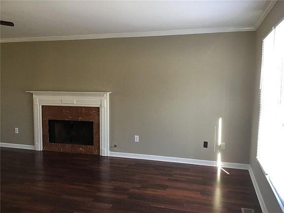 3rd image of 1354 Willowbrook Dr SW