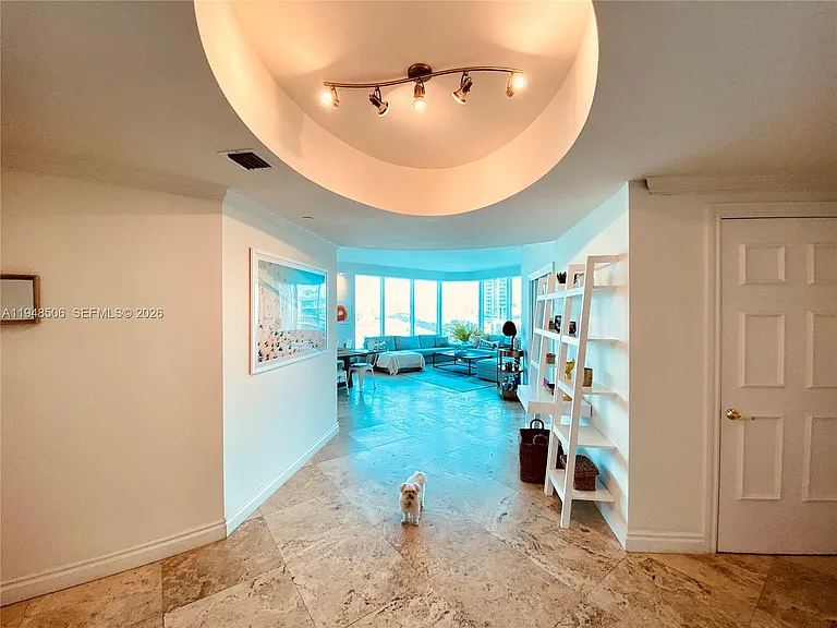 300 S Pointe Dr #705 — Photo 9