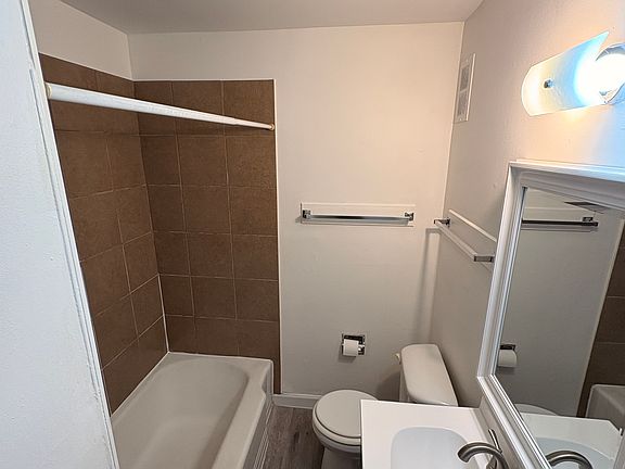 3rd image of 4728 Chicago St #10