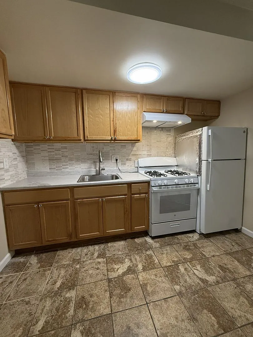 1 bed, 1.0 bath, $2,300 — Photo 4