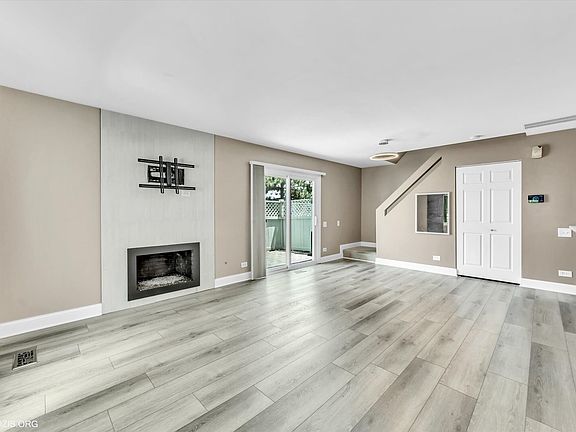 3rd image of 436 Yorktown Ct #436