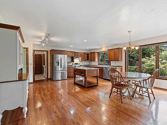 4th image of 3560 Highland Center Dr