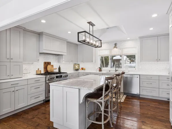 7108 Shannon Dr, Edina, MN 55439