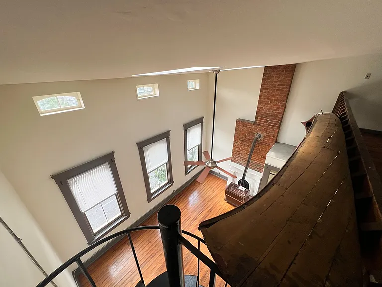 1317 Main St — Photo 10