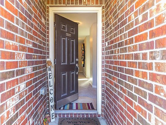 3rd image of 8734 Leclaire Meadow Dr
