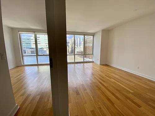 885 6th Ave Photo 1