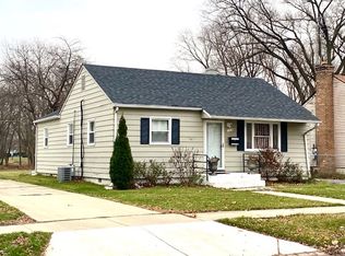 1028 Jackson St, Aurora, IL 60505