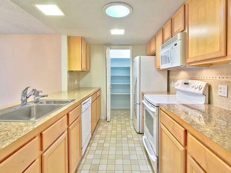 854 York Ave — Photo 4