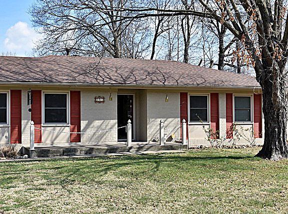 2nd image of 813 Lakeview Dr