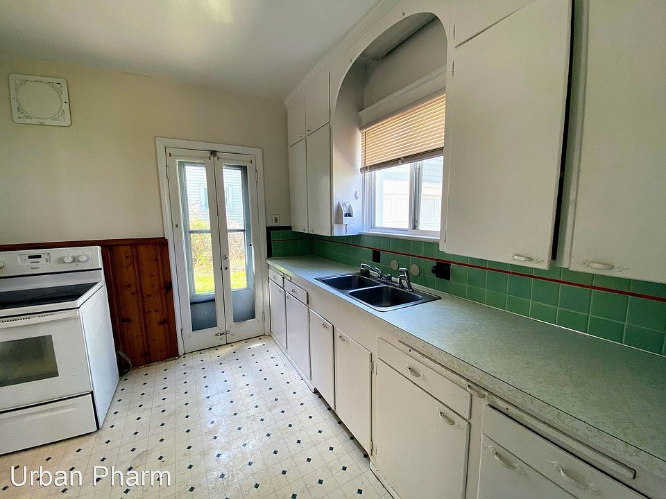 1st image of 1301 N Ave NE