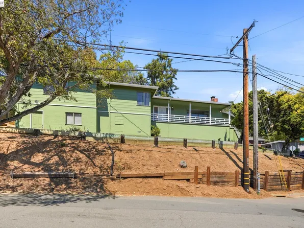 5760 Leona St, Oakland, CA 94605