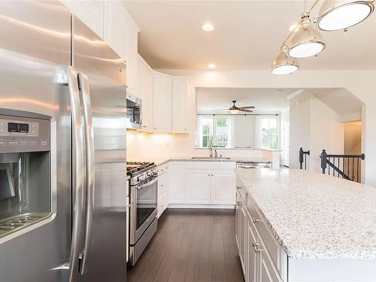 816 Oval Park Ln — Photo 6