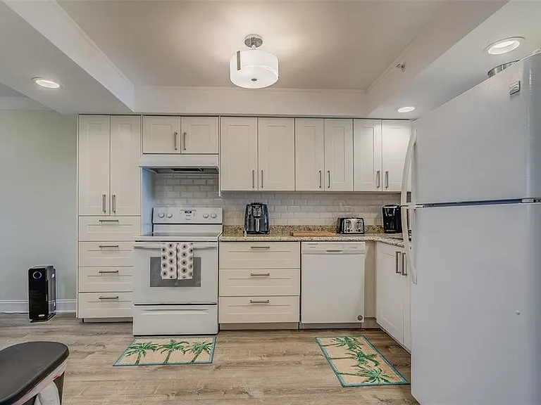 17900 Gulf Blvd #2E — Photo 9