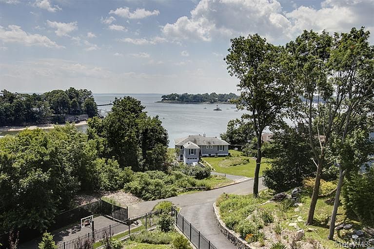 1st image of 4 Harbor Dr