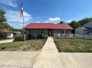902 Summit Rd, Knob Noster, MO 65336