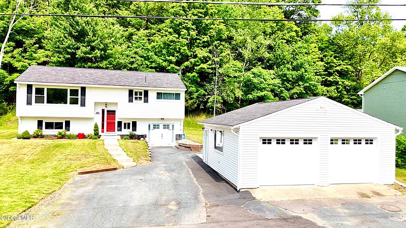 3rd image of 10 Williams Street