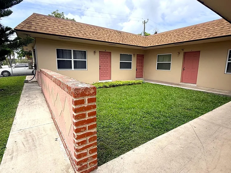 4001 NW 31st Ave #4 — Photo 2
