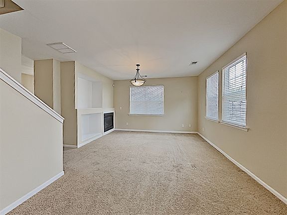 4th image of 221 Hiawassee Dr