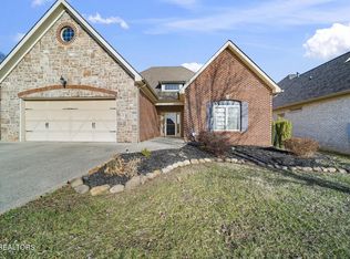 184 Acadia Cir, Lenoir City, TN 37771
