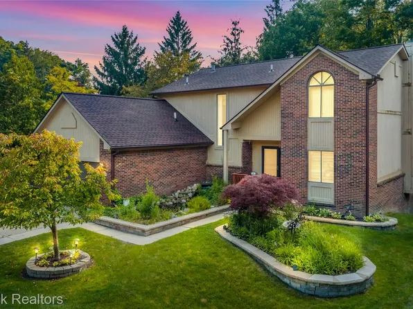 6360 Brookview Ln, West Bloomfield, MI 48322